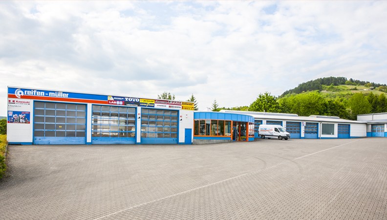 Reifen Müller branch in Hammelburg, exterior view
